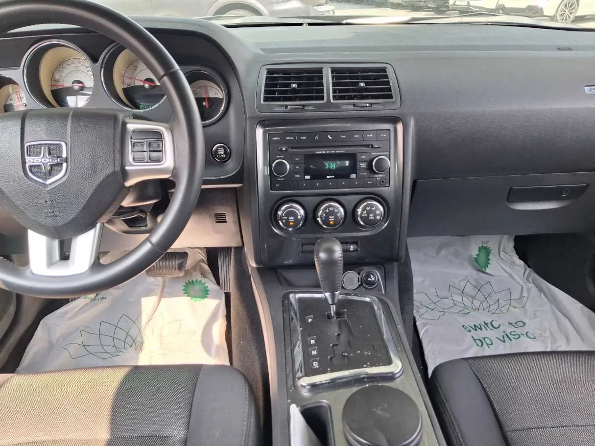 Car image 18