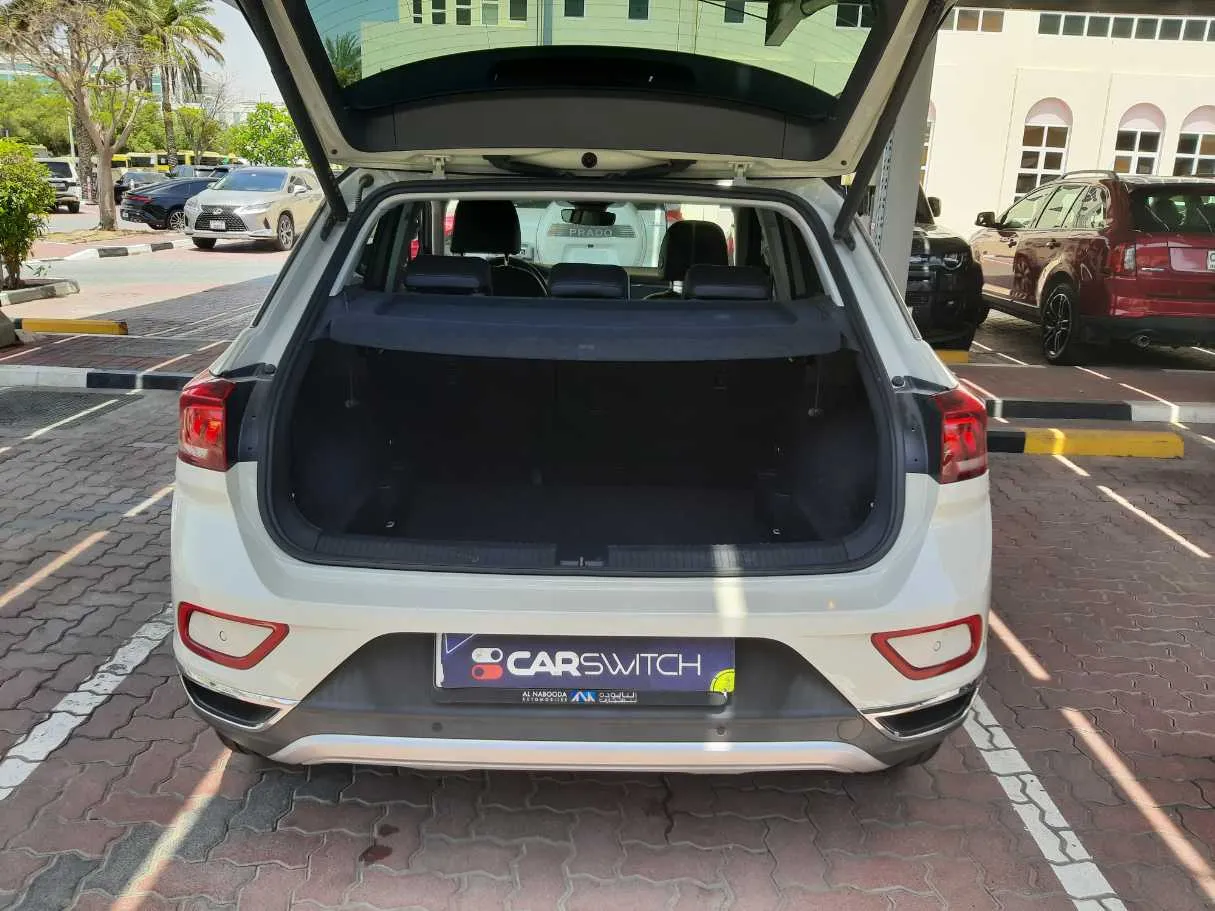 Car image 19