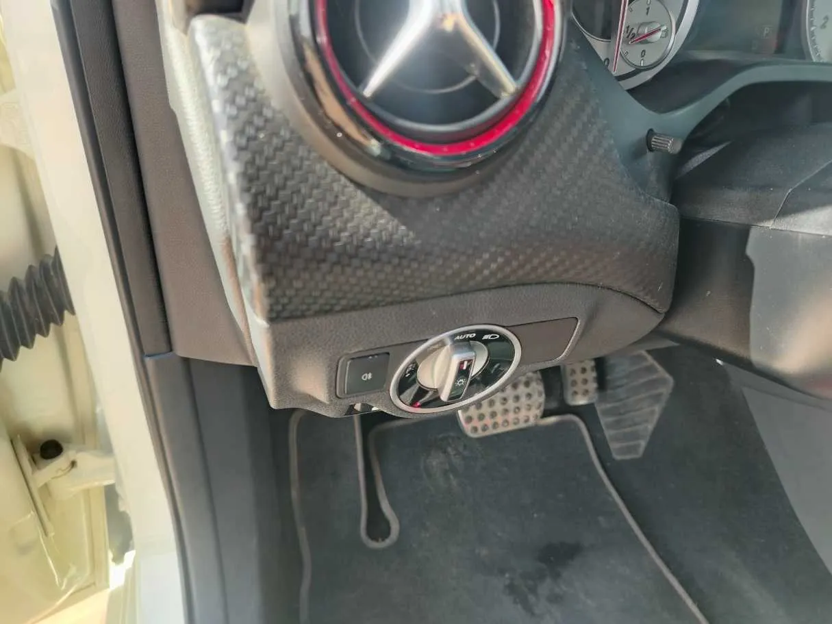 Car image 30