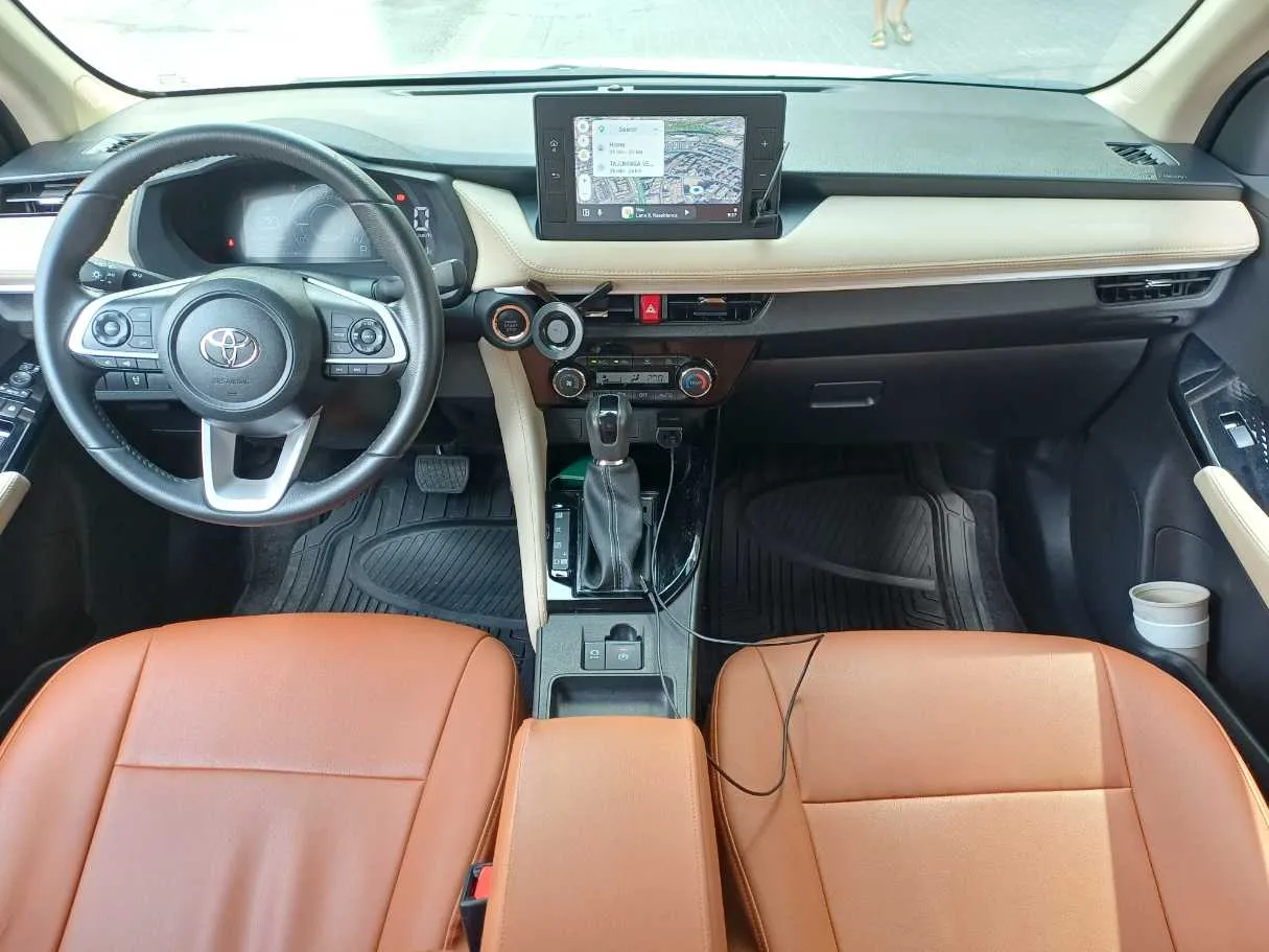 Car image 16
