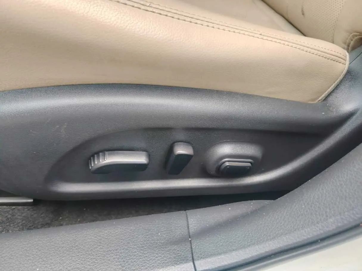Car image 38