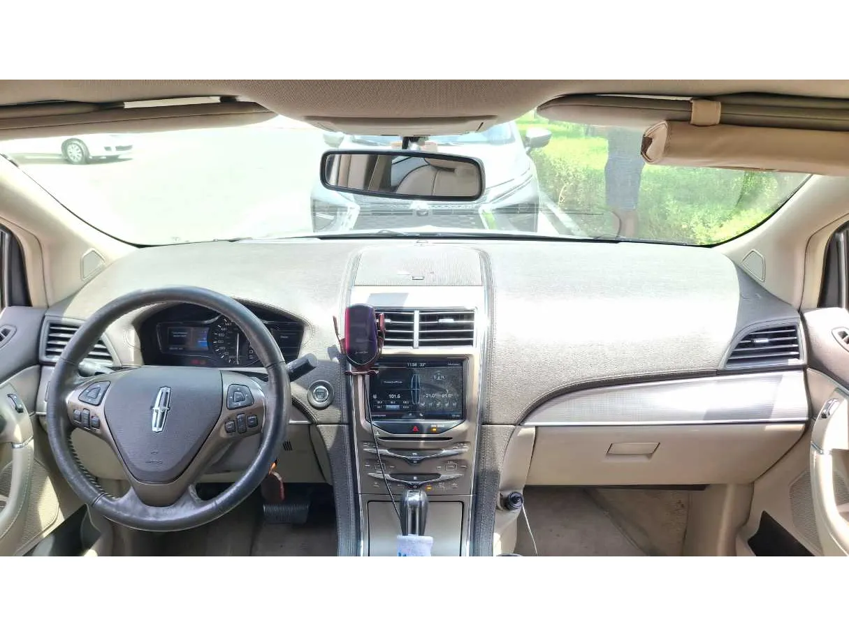 Car image 14