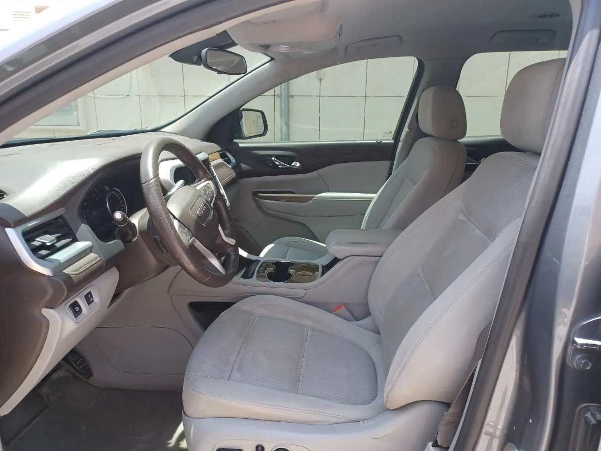 Car image 12