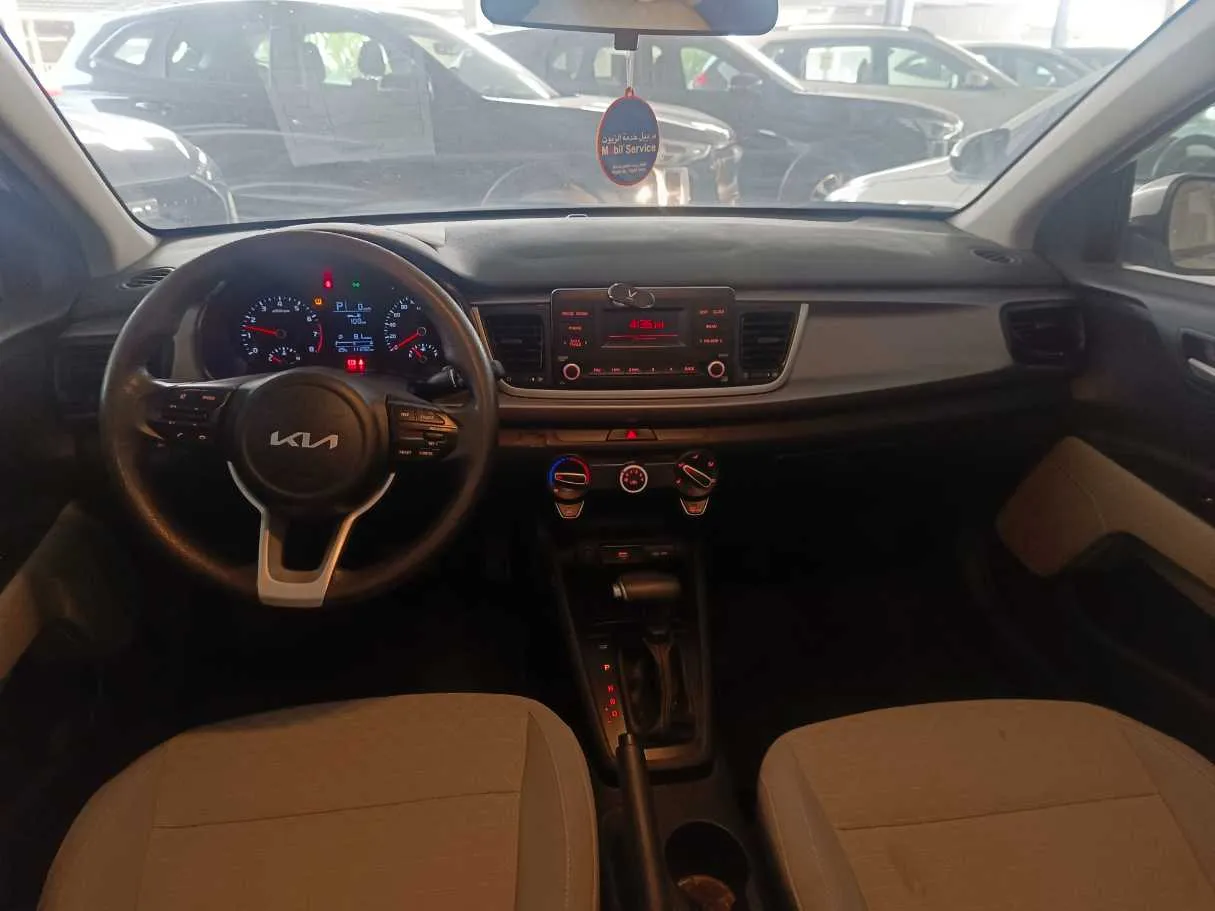 Car image 24