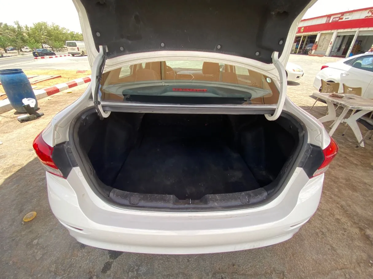 Car image 17