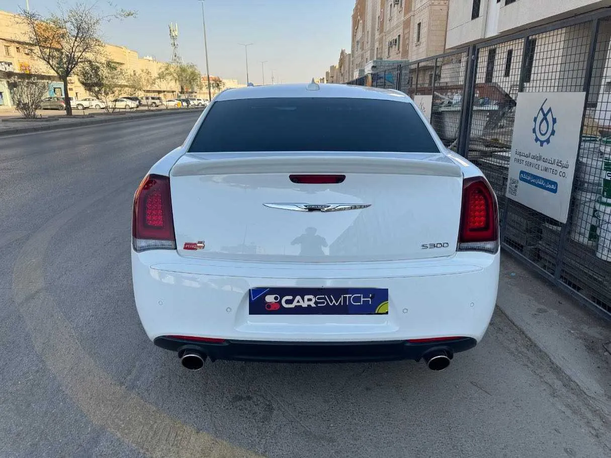 Car image 4