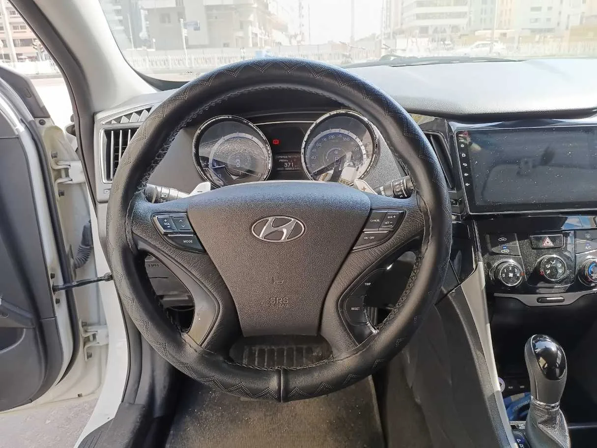 Car image 17