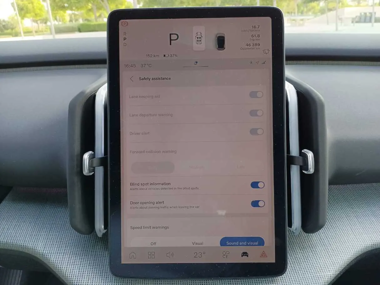 Car image 19