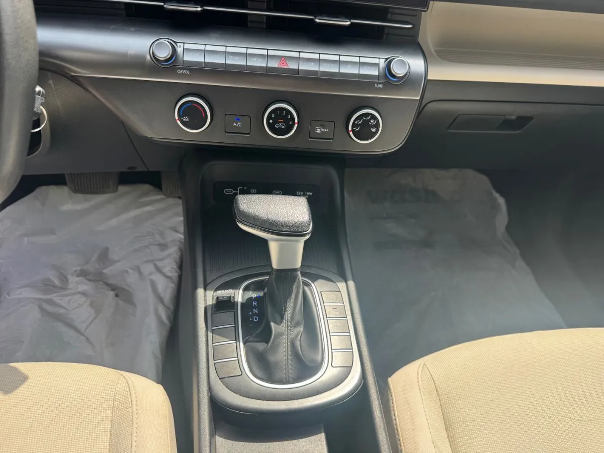Car image 15