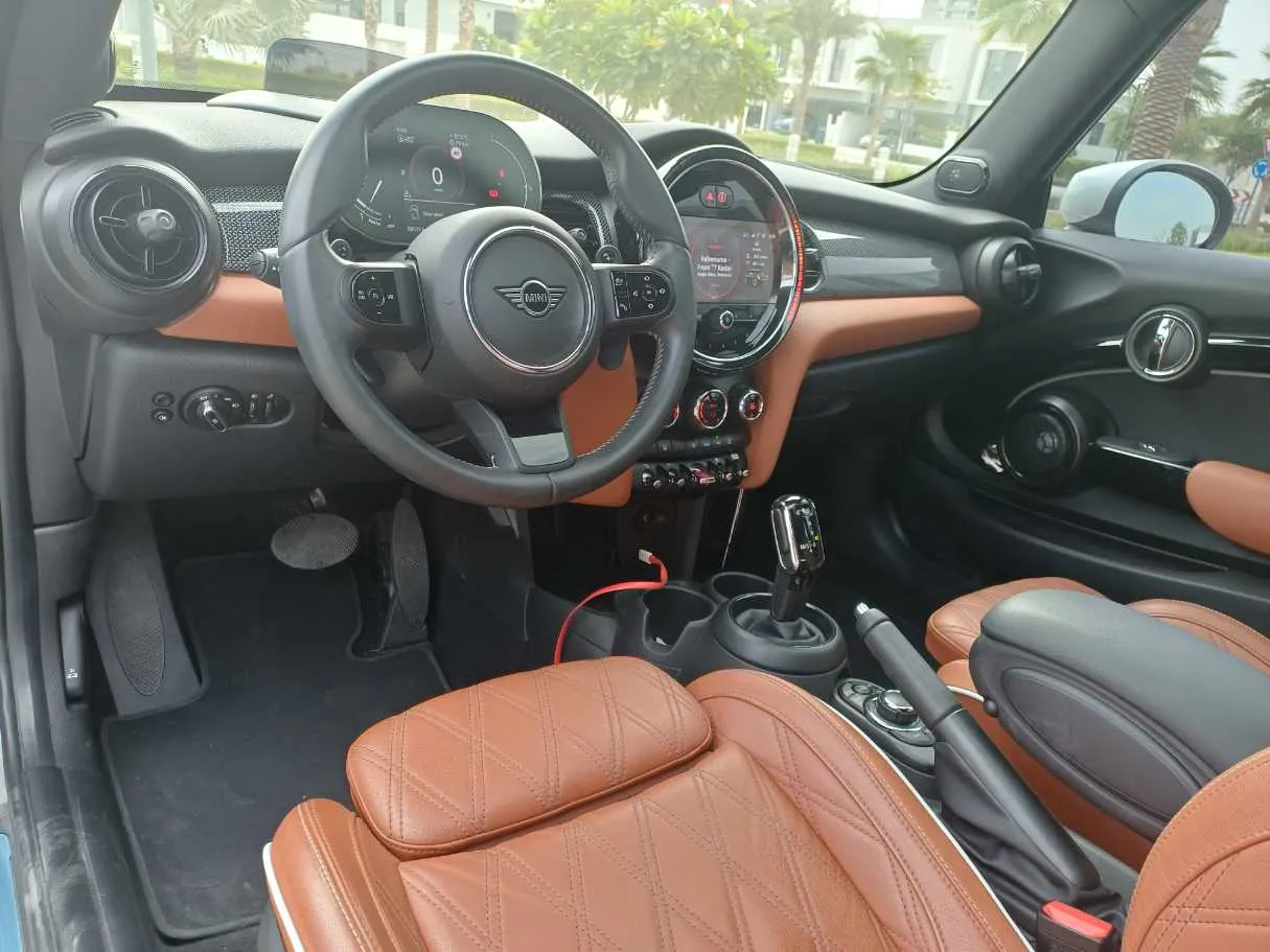 Car image 11