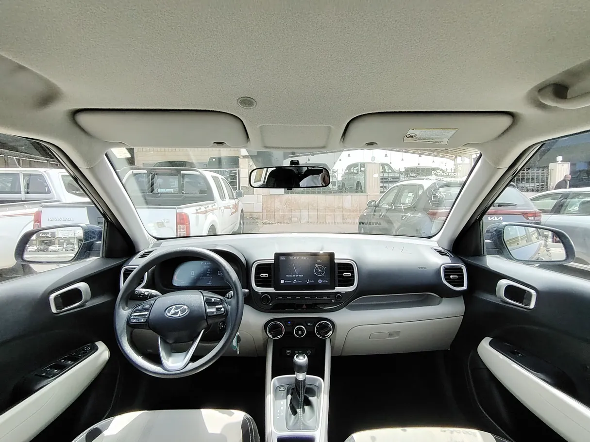 Car image 17