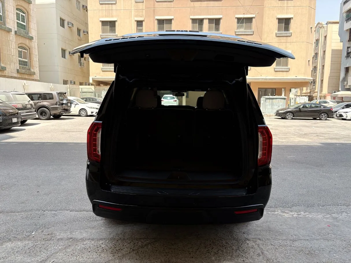 Car image 24