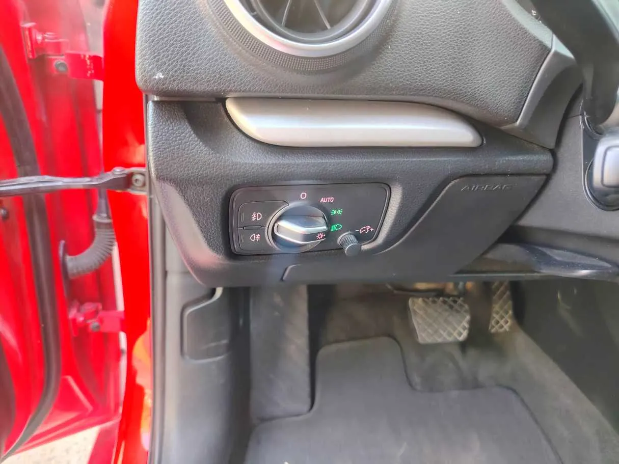 Car image 29