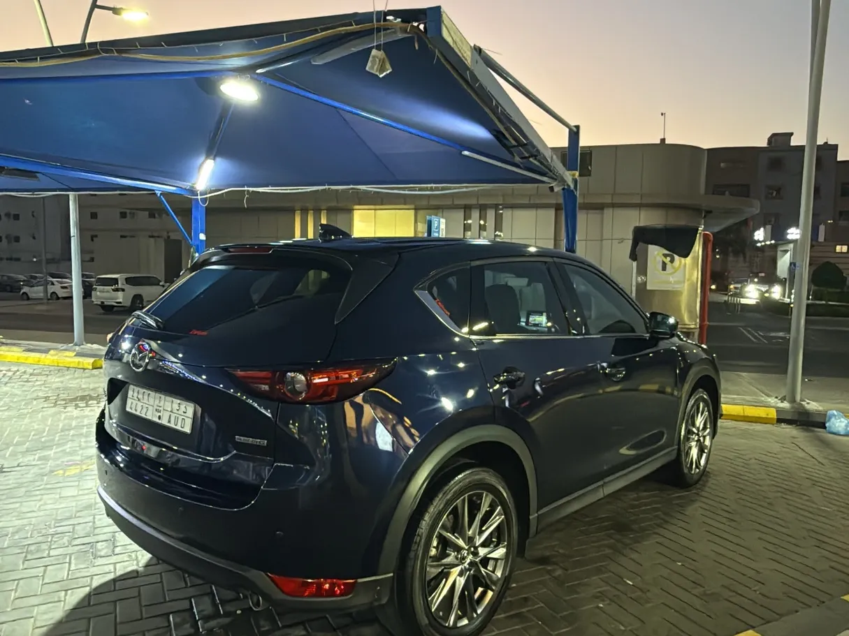 Car image 3