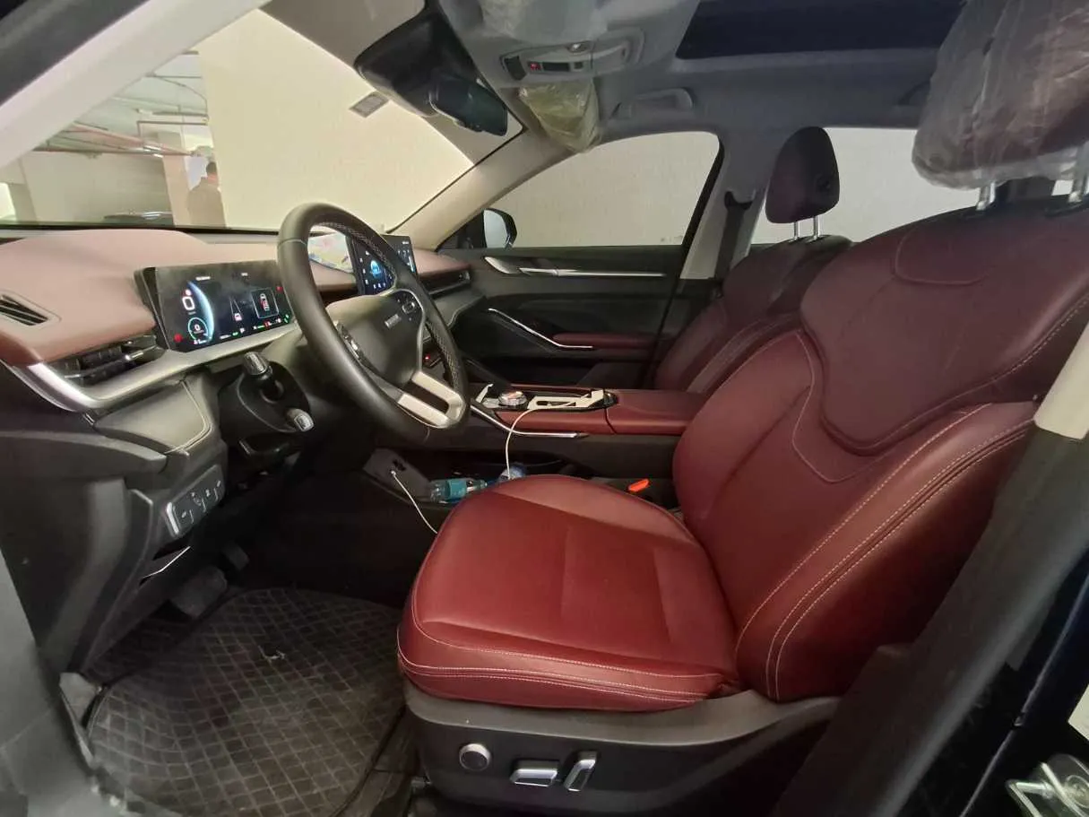 Car image 12