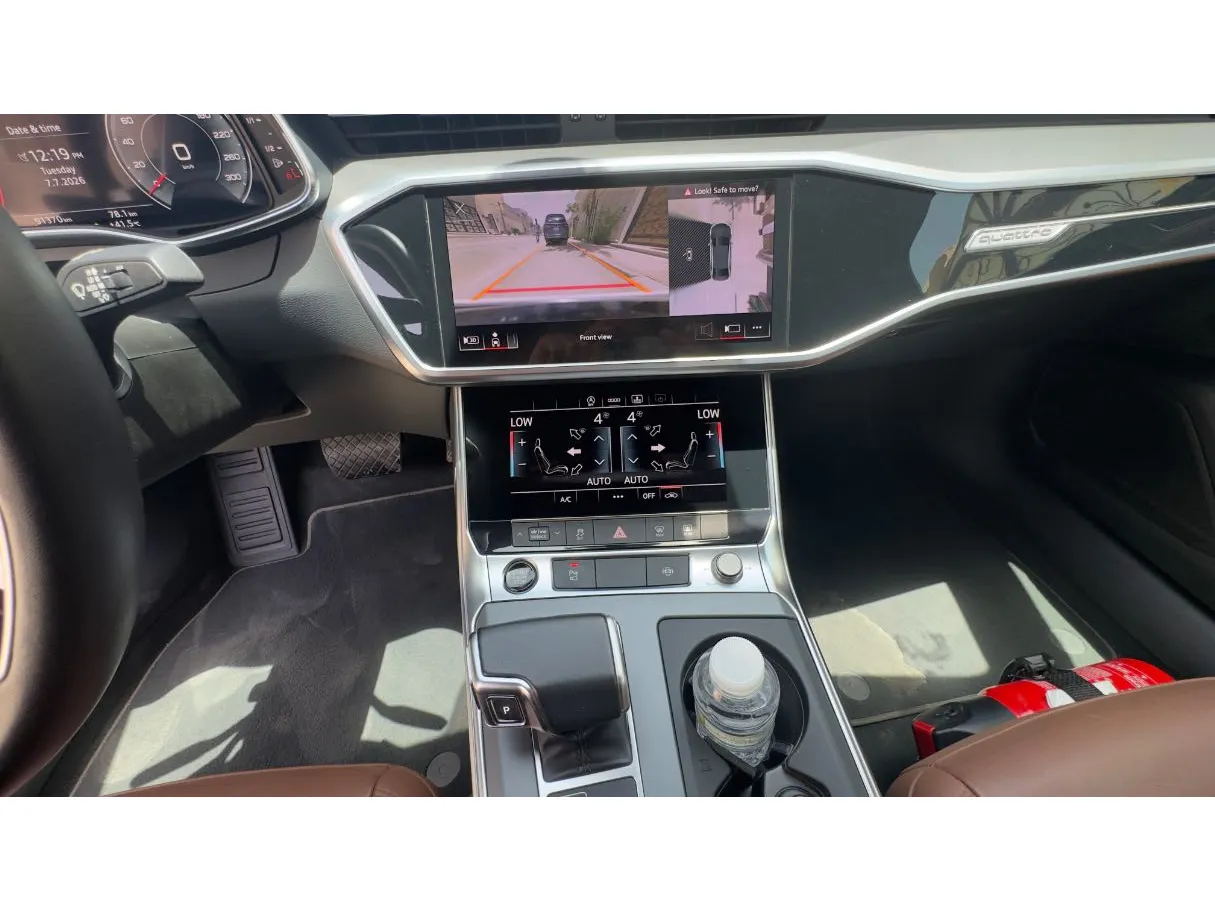 Car image 19