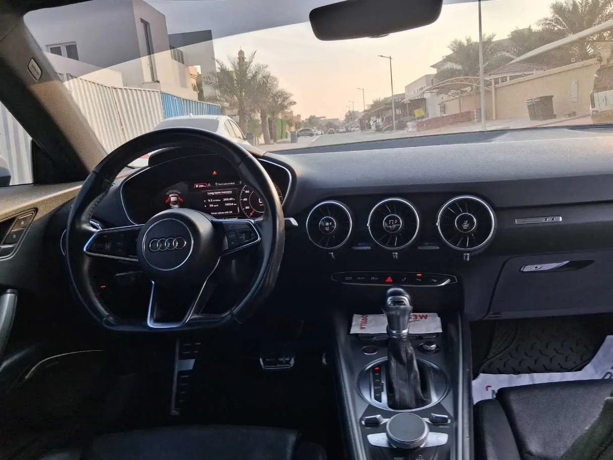 Car image 20