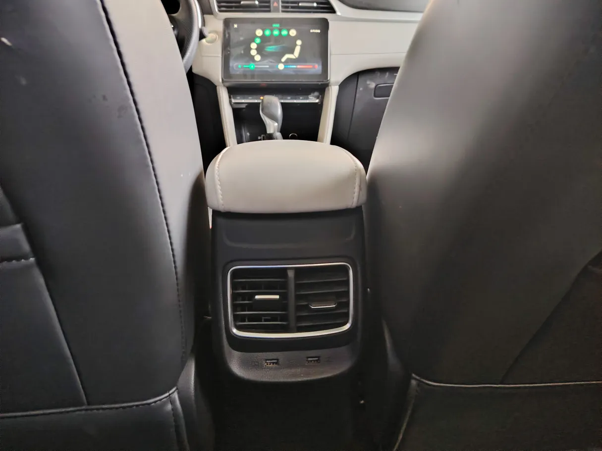 Car image 34