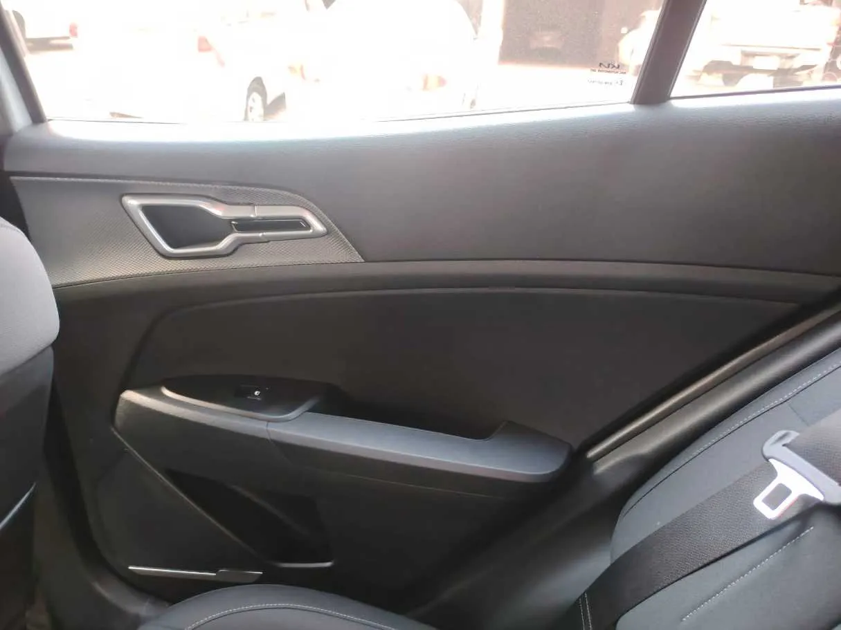 Car image 34