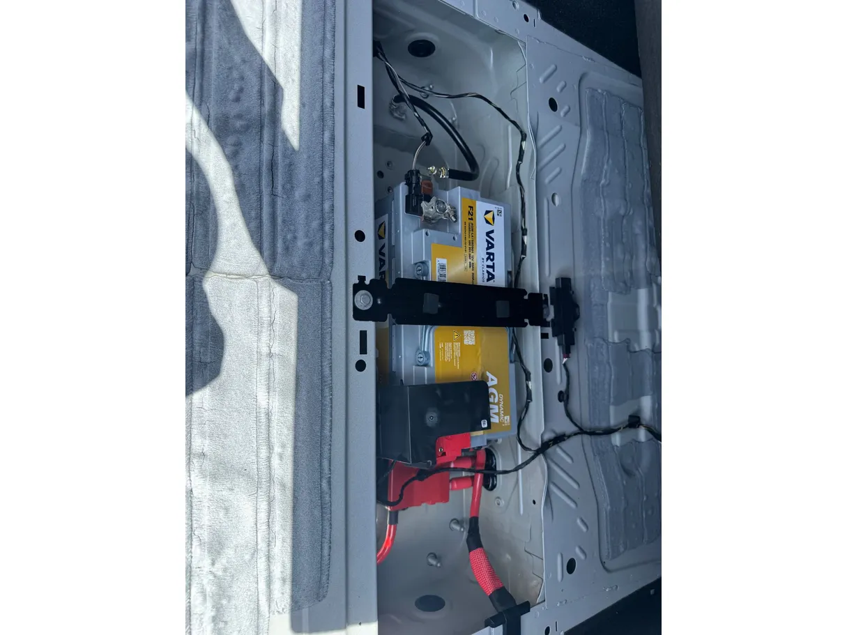 Car image 19