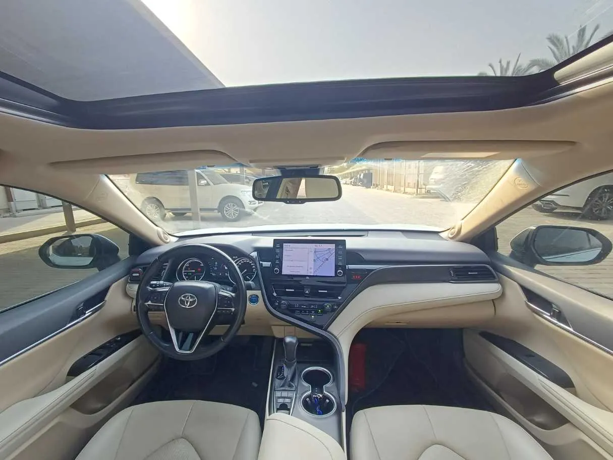 Car image 16
