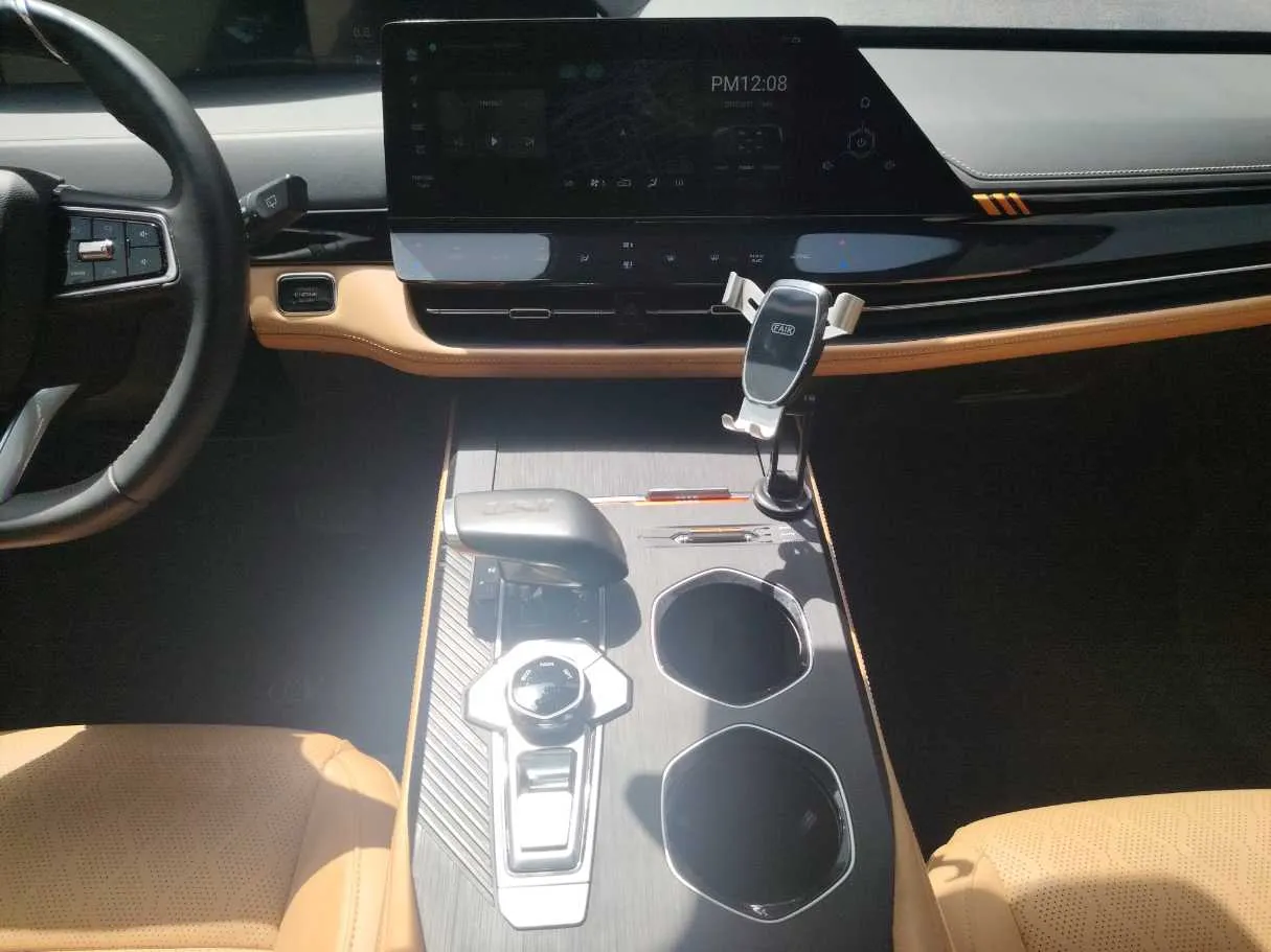 Car image 26