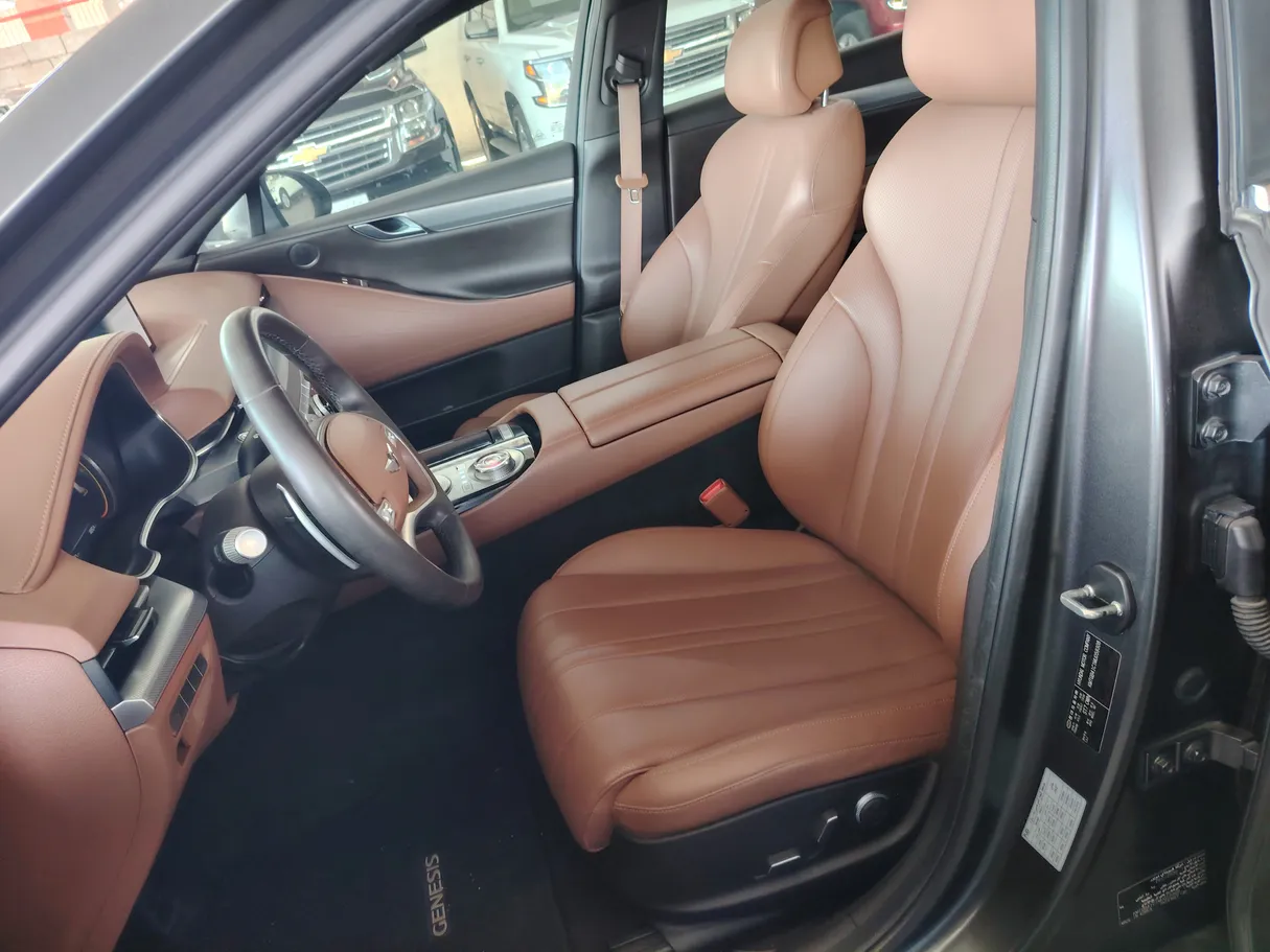Car image 14
