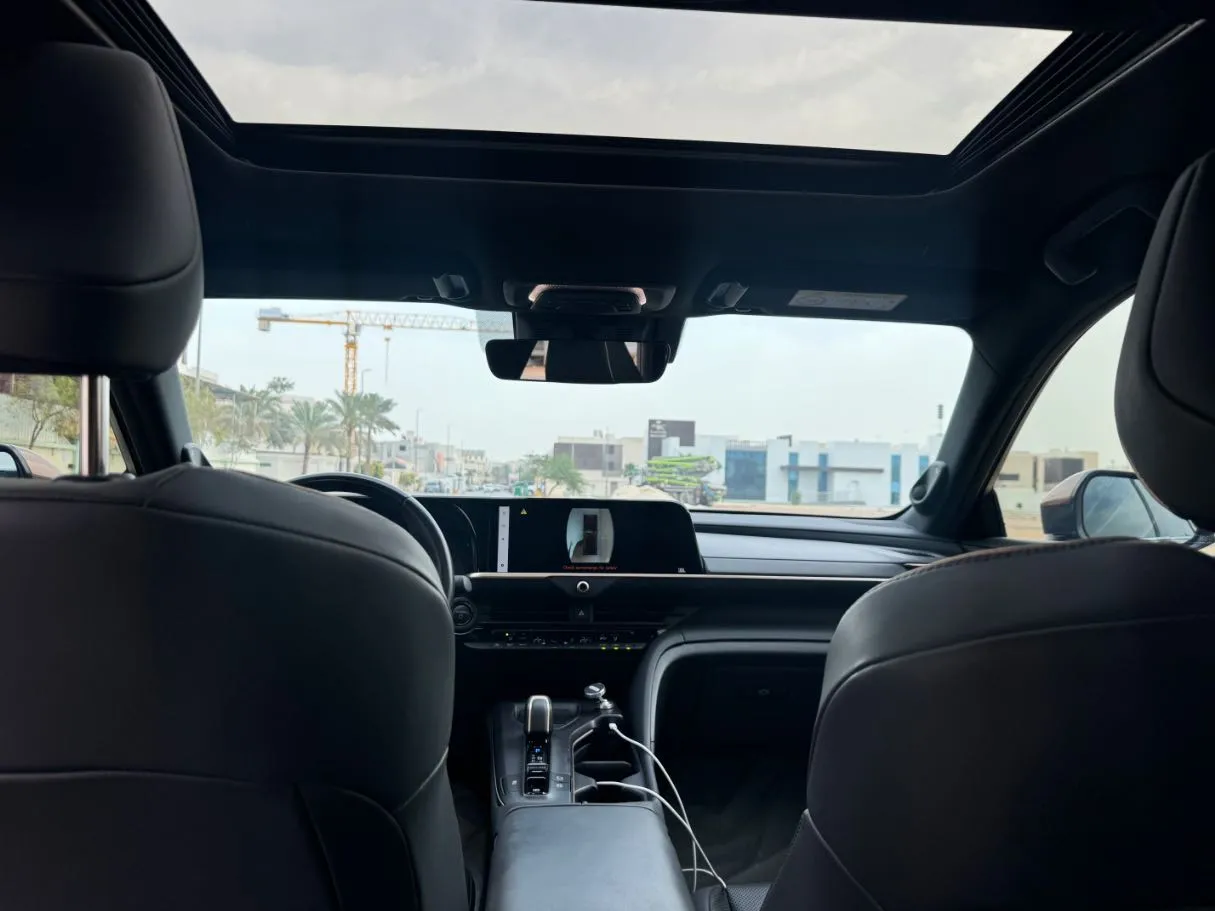 Car image 14