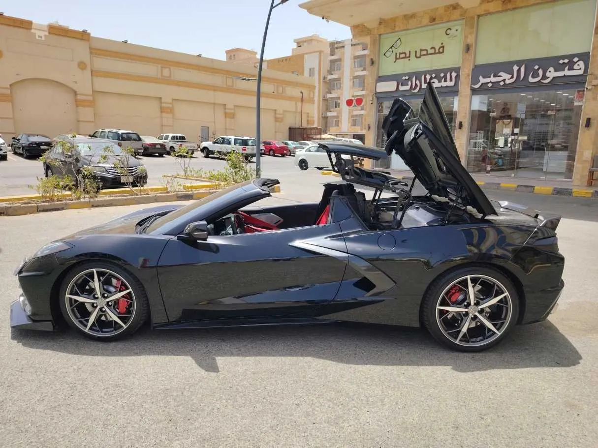 Car image 9