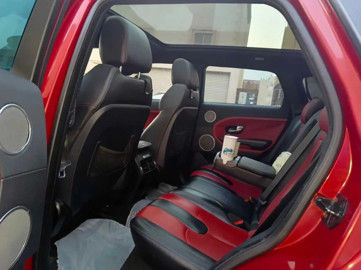 Car image 18