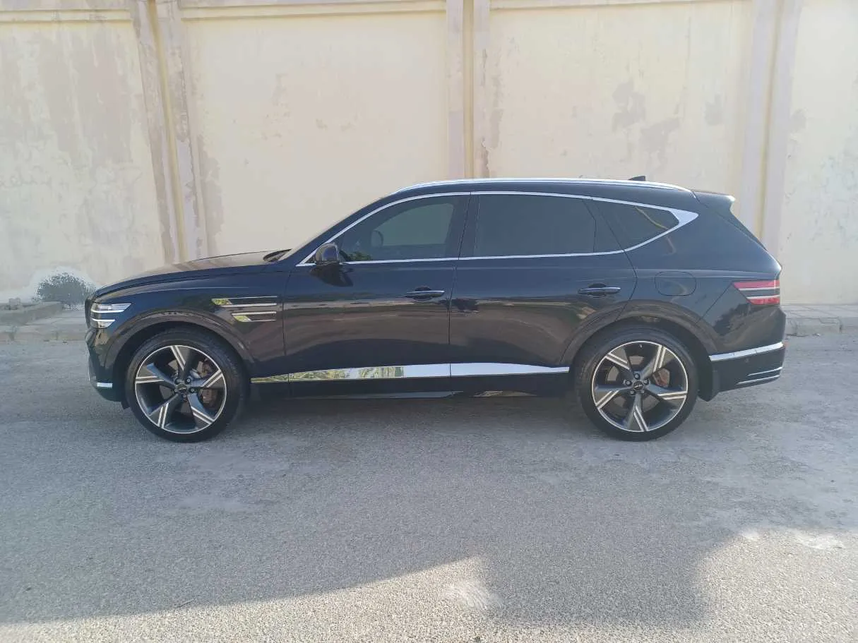 Car image 8