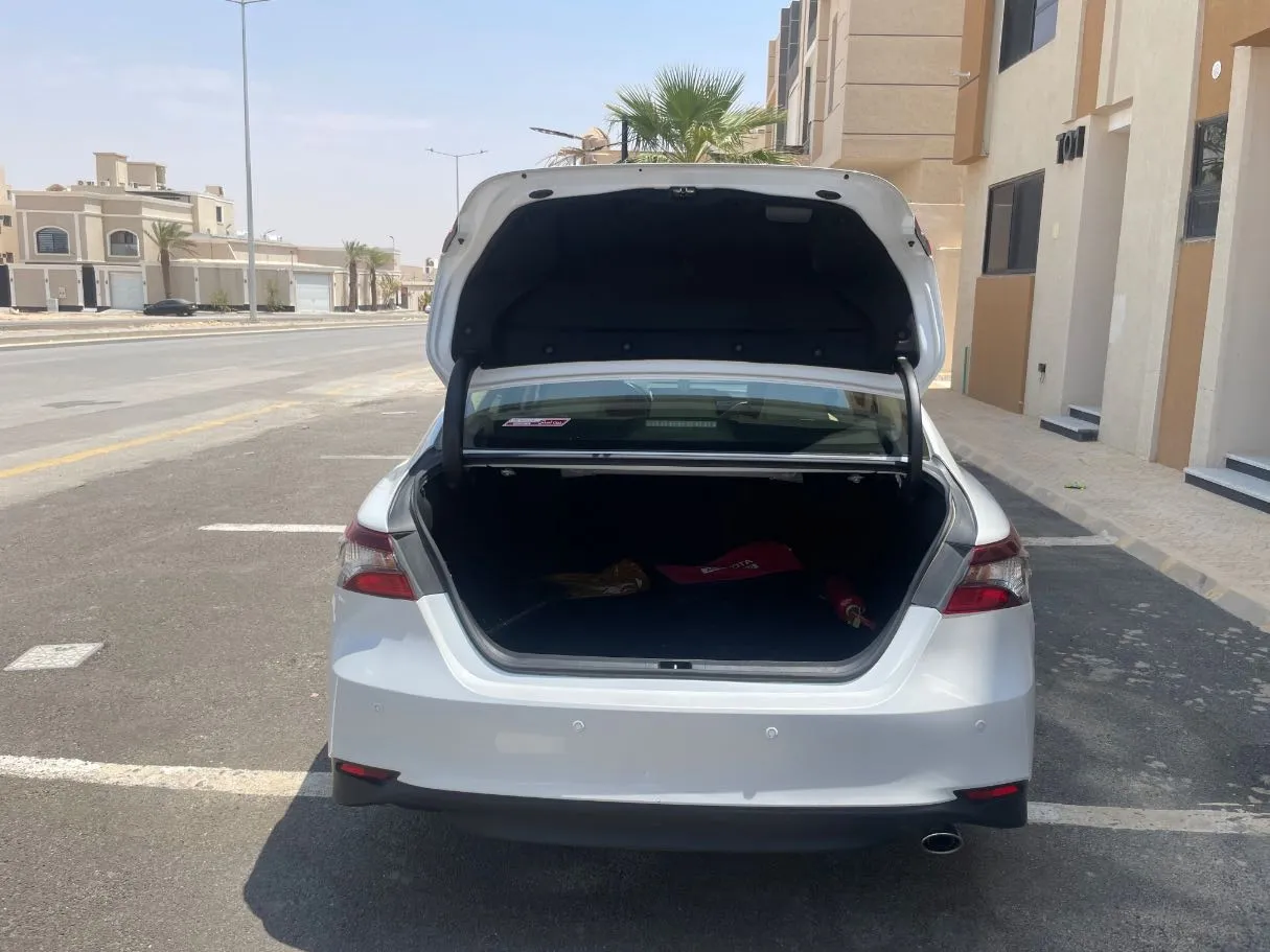 Car image 21