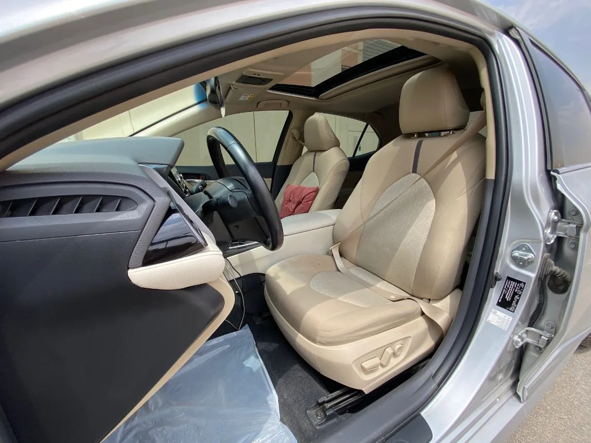 Car image 11