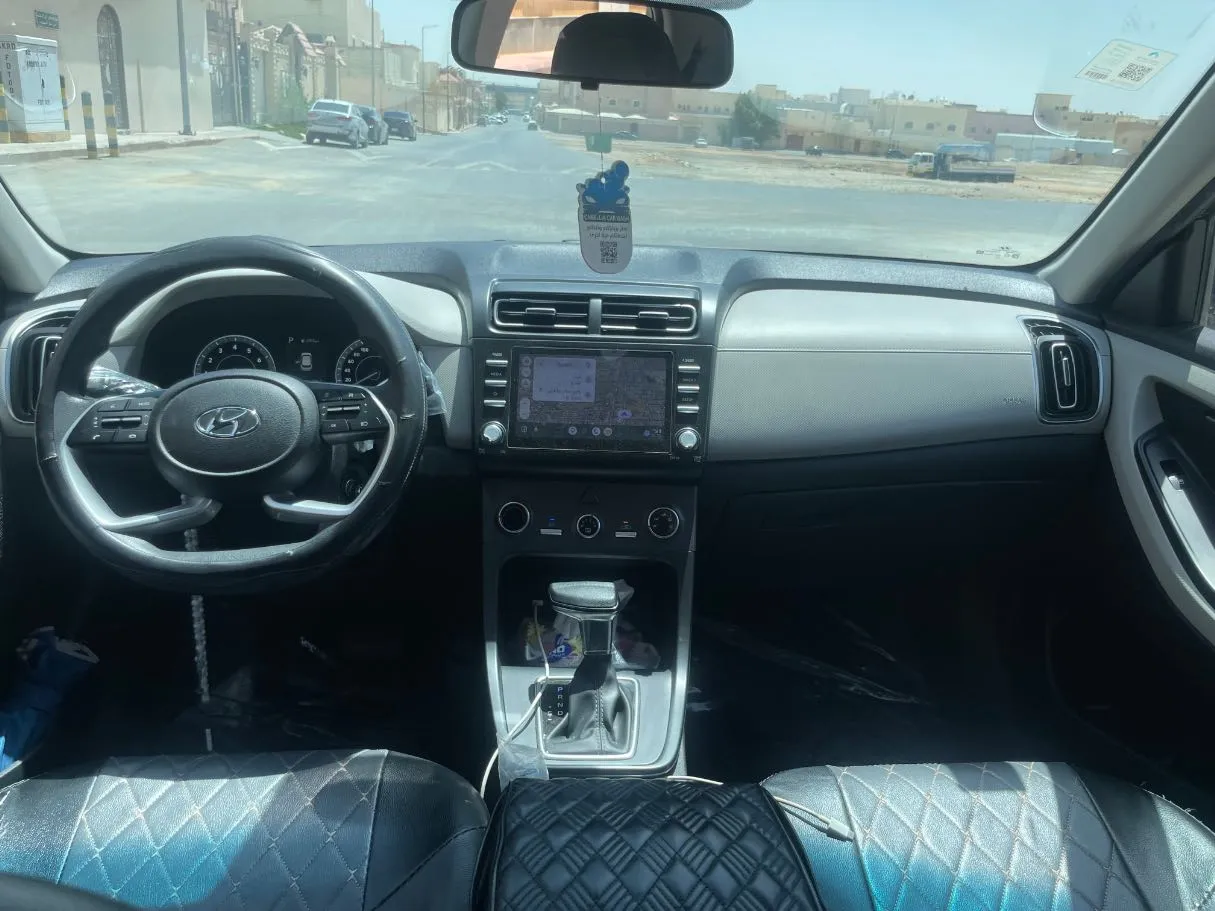 Car image 16