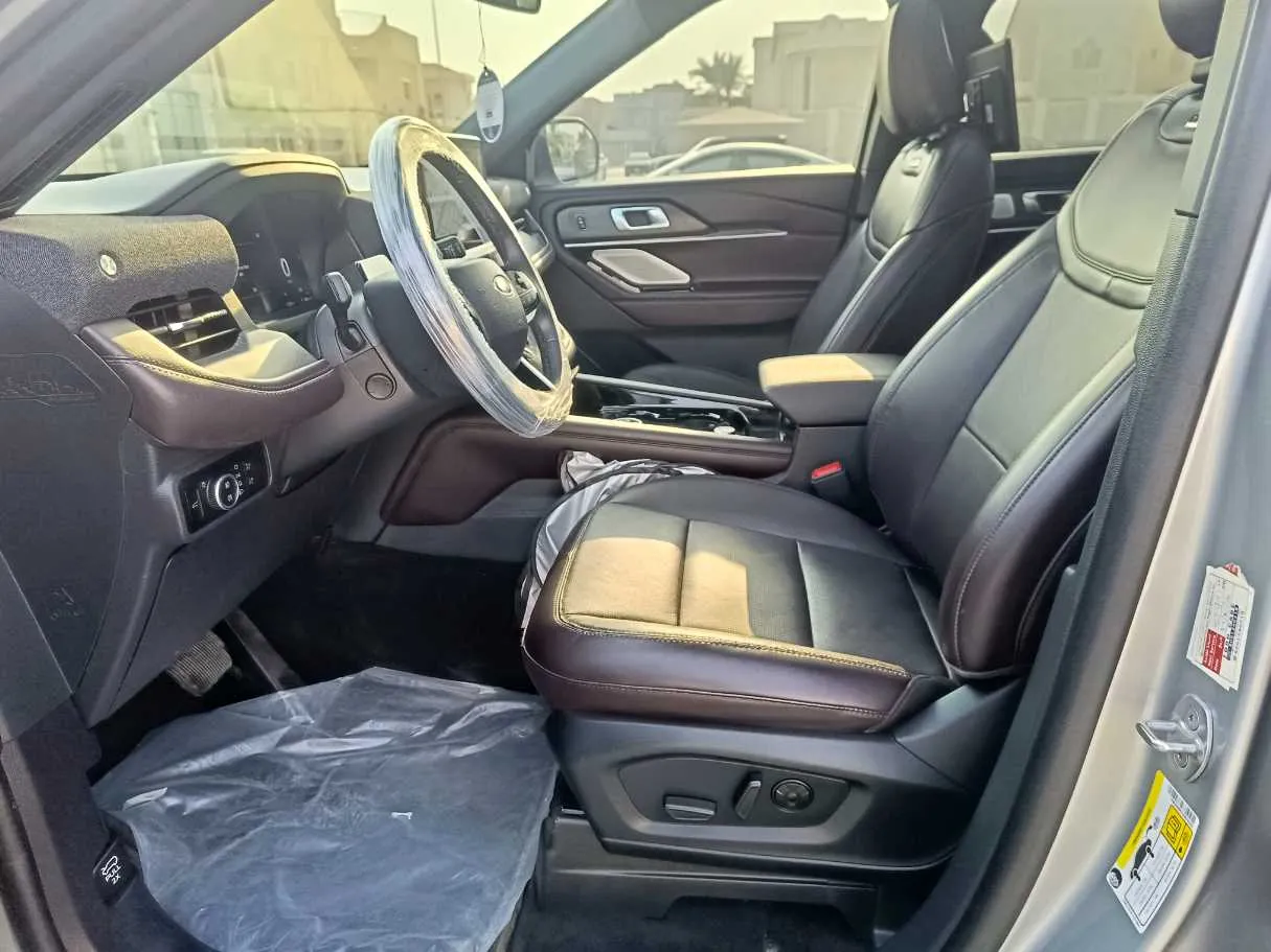 Car image 16