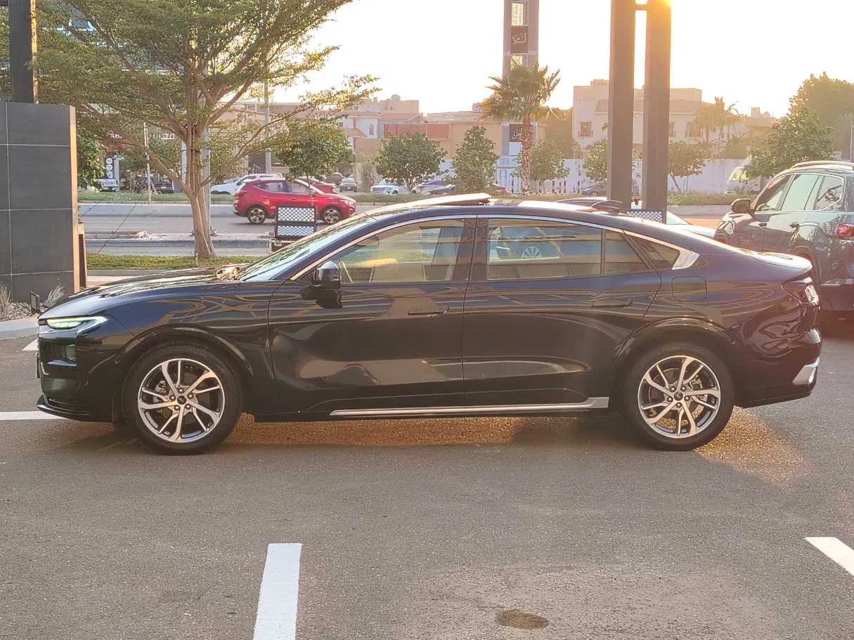 Car image 8