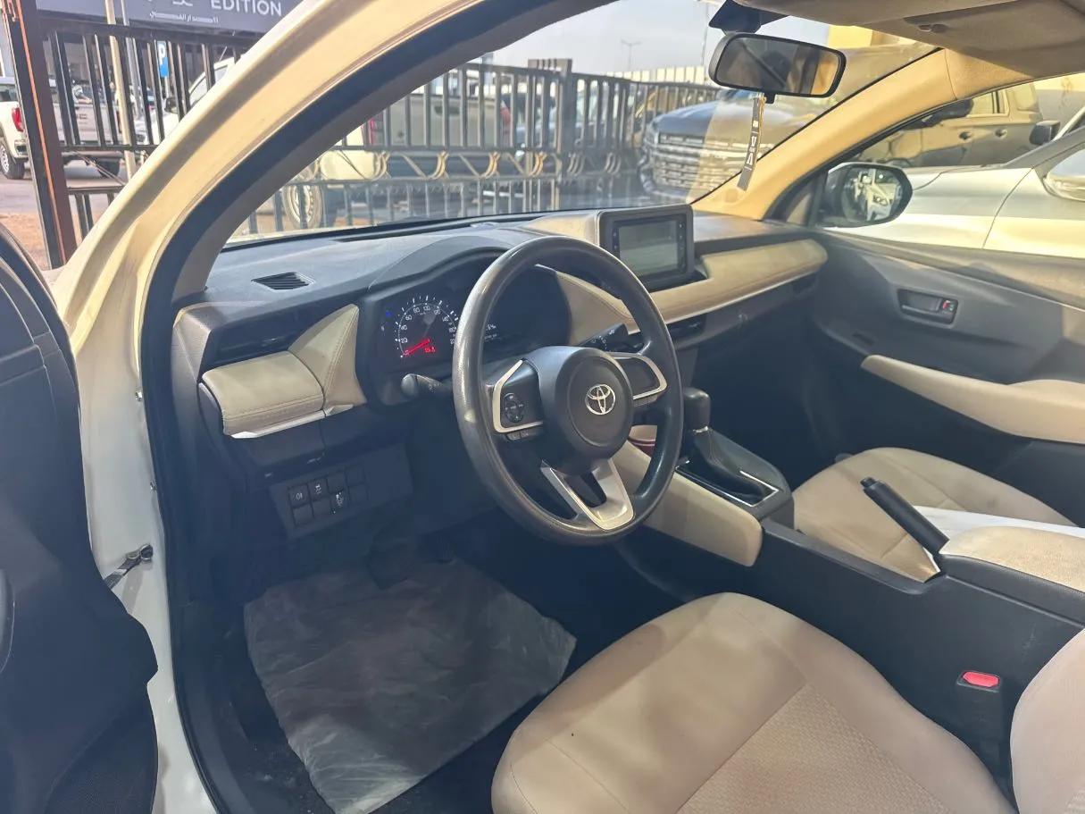 Car image 12