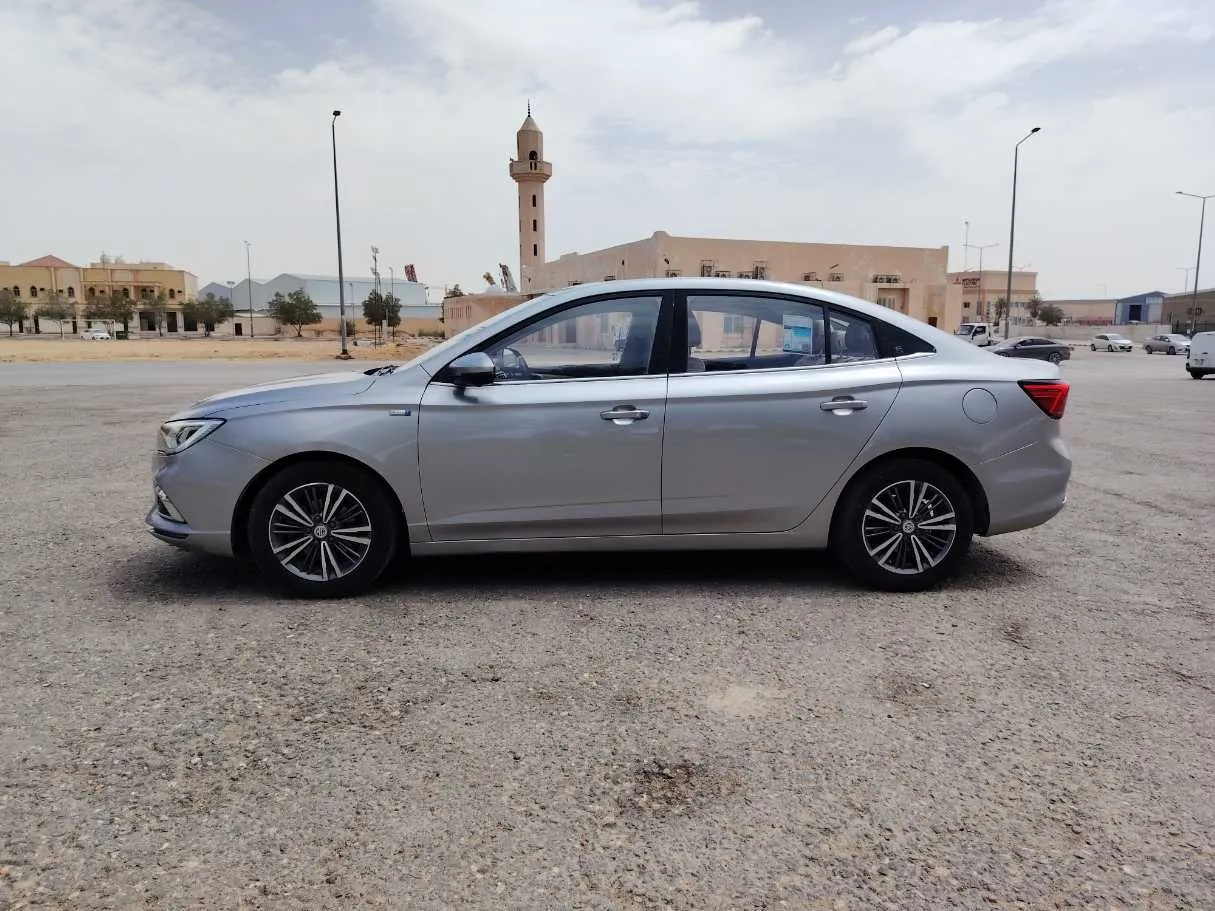 Car image 9