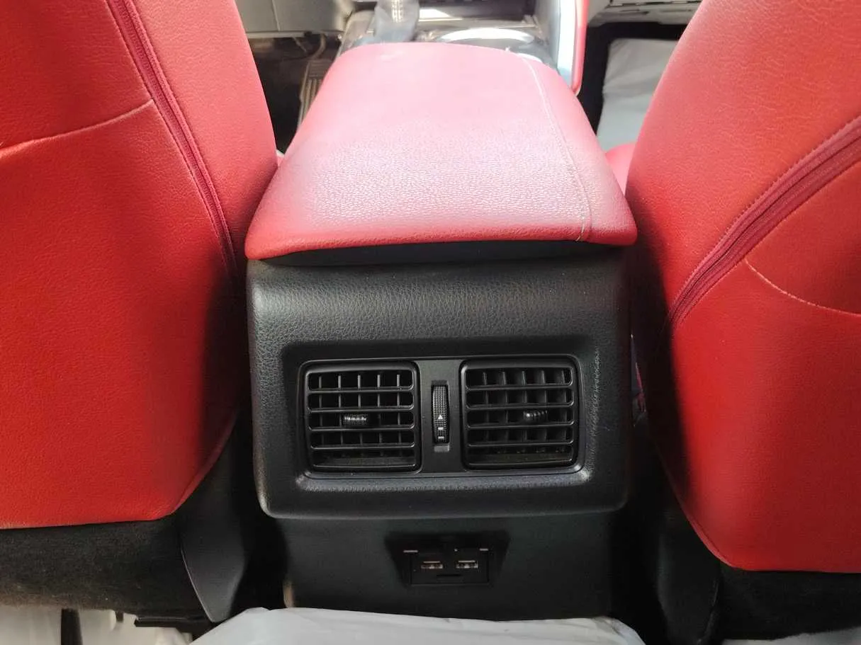 Car image 29