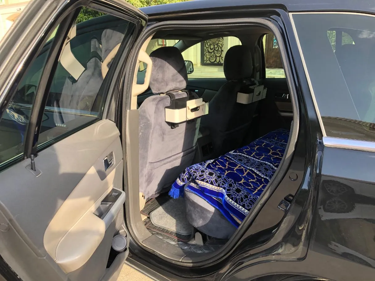 Car image 12
