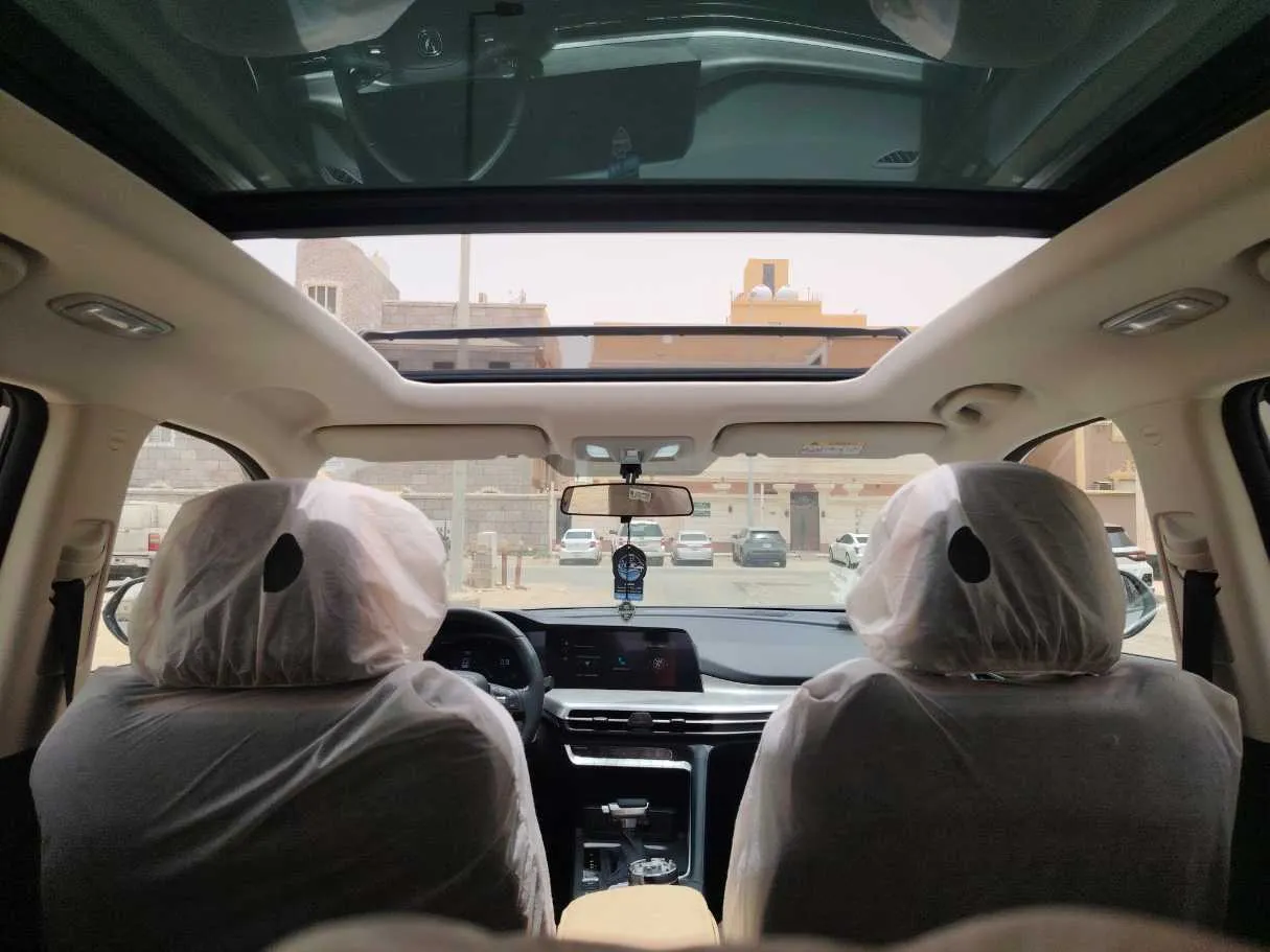 Car image 18