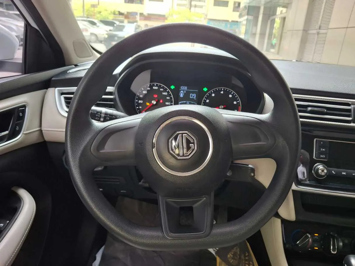 Car image 16