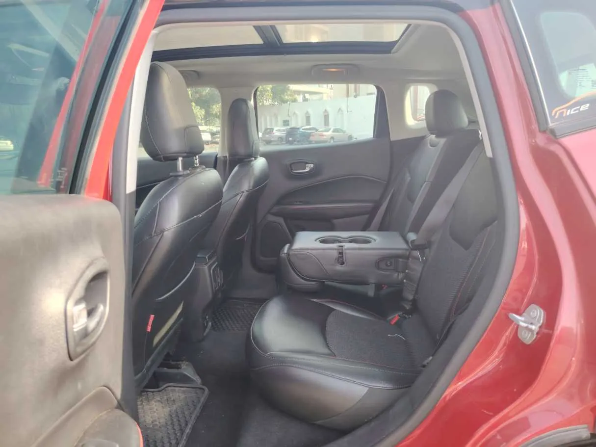 Car image 16