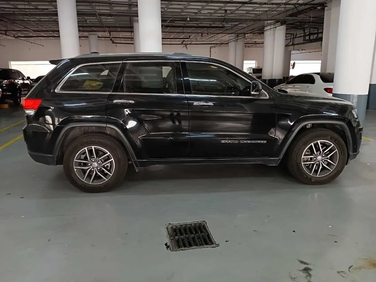 Car image 8