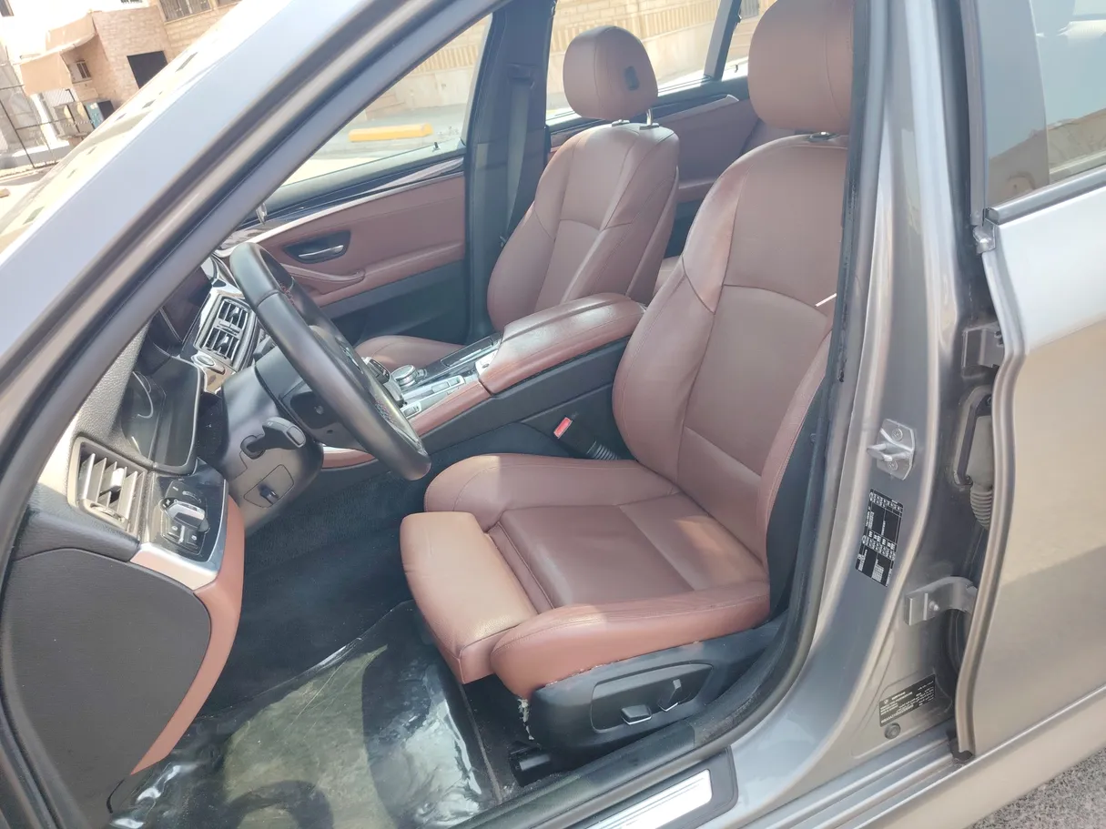 Car image 13