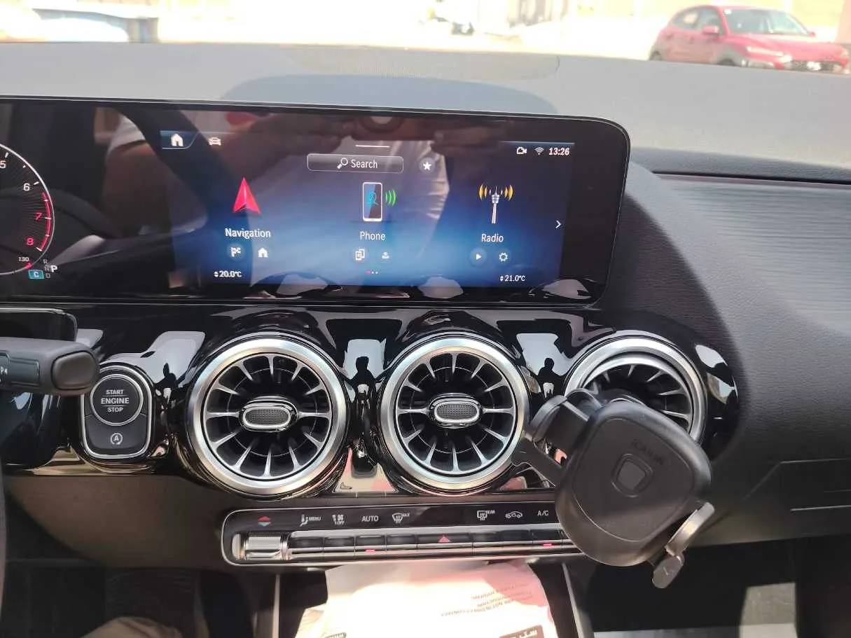 Car image 25