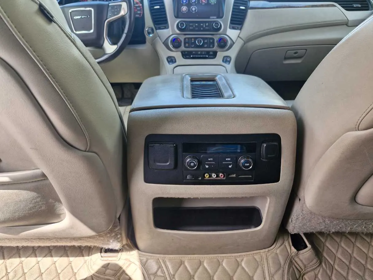 Car image 24