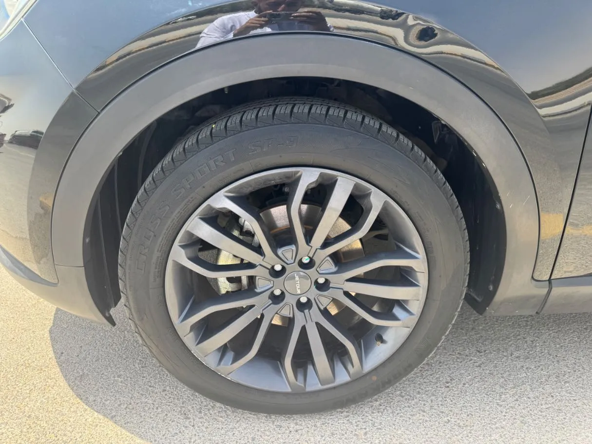 Car image 9