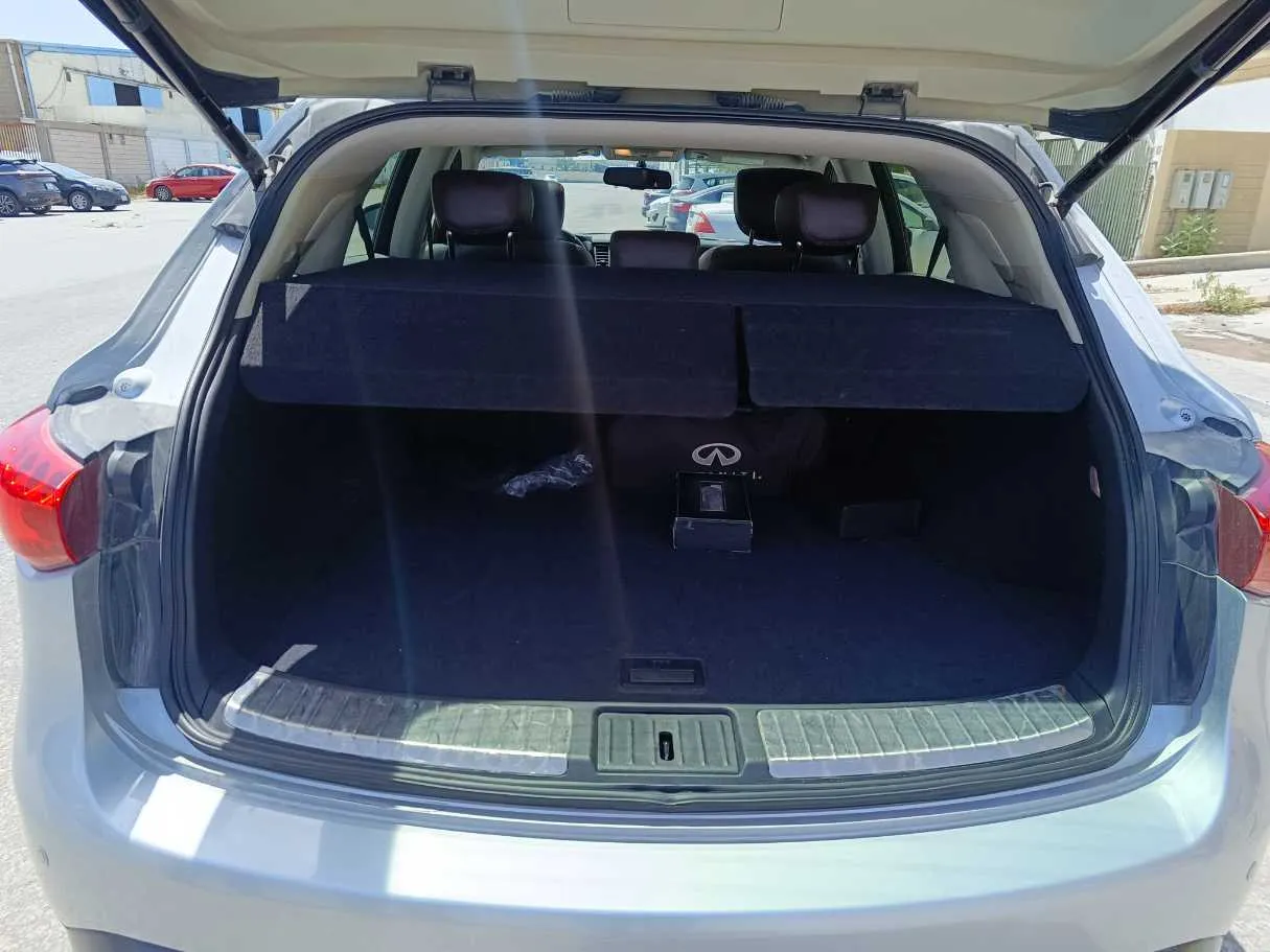 Car image 30