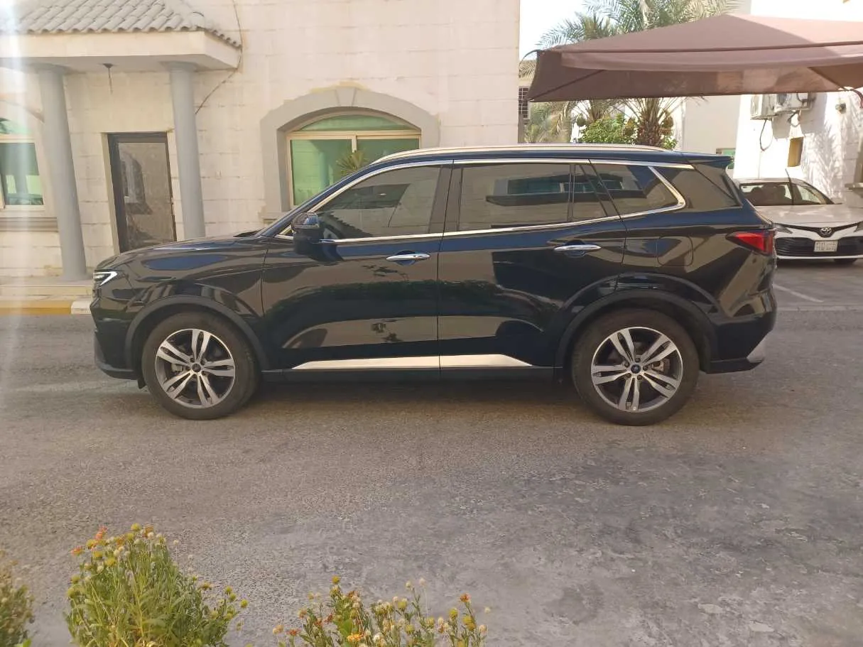 Car image 8
